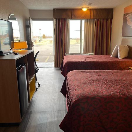Days Inn & Suites By Wyndham Dayton North Zewnętrze zdjęcie