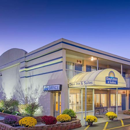 Days Inn & Suites By Wyndham Dayton North Zewnętrze zdjęcie