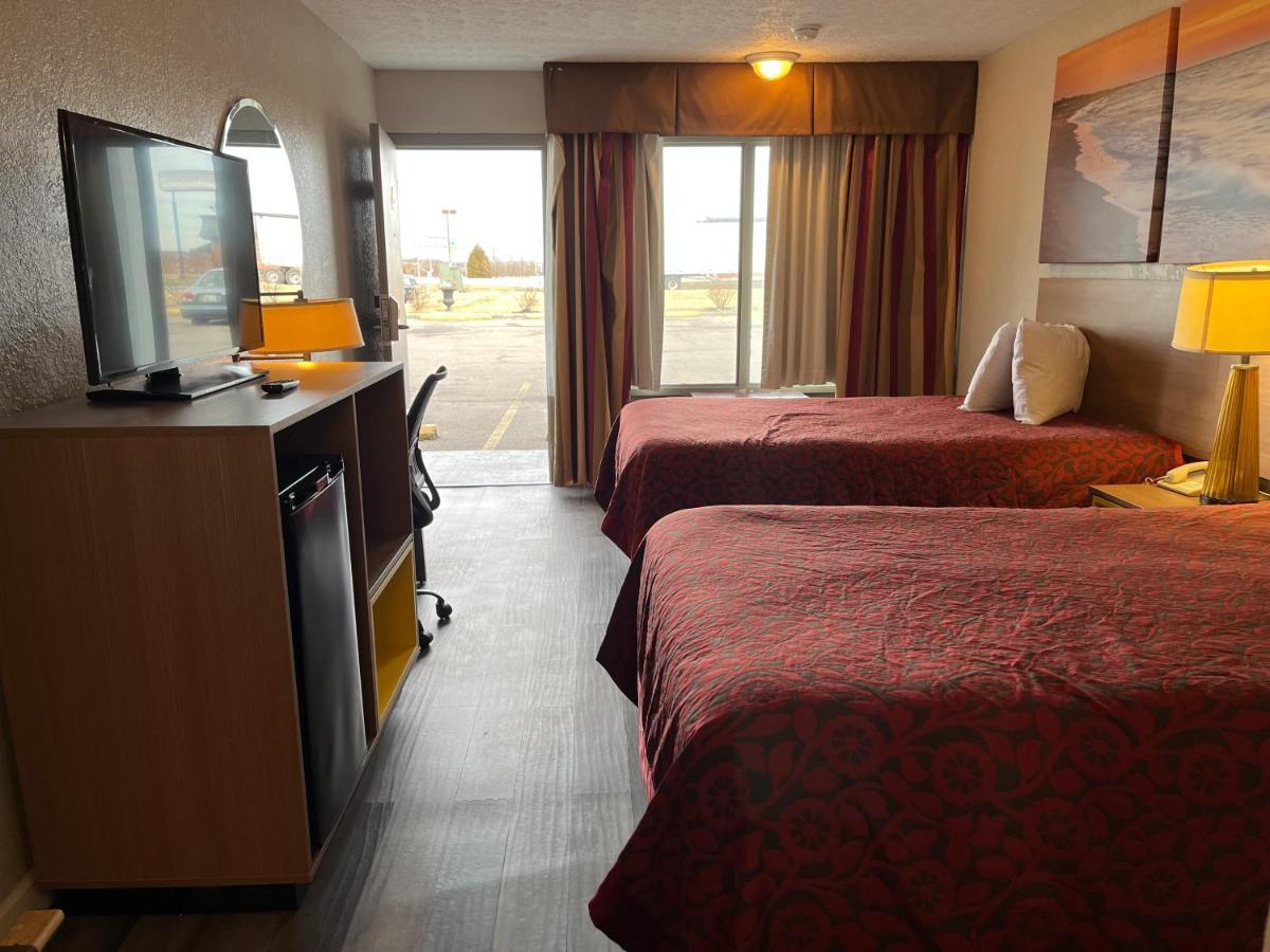 Days Inn & Suites By Wyndham Dayton North Zewnętrze zdjęcie