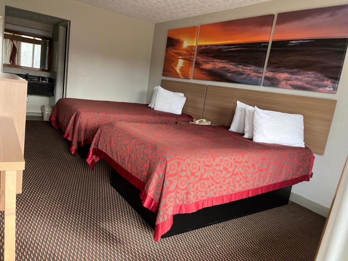 Days Inn & Suites By Wyndham Dayton North Zewnętrze zdjęcie